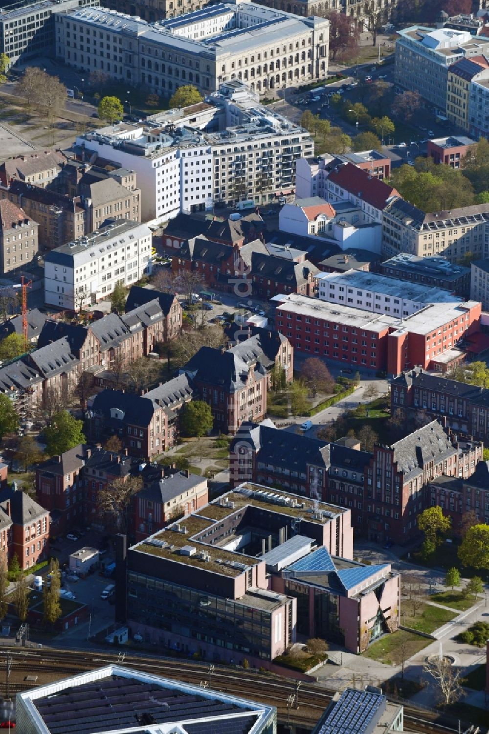 Berlin von oben - Forschungs- Gebäude und Bürokomplex vom Deutsches Rheuma-Forschungszentrum (DRFZ) und dem Max-Planck-Institut für Infektionsbiologie am Virchowweg in Berlin, Deutschland