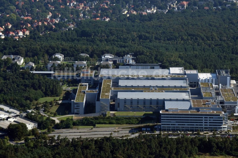 Luftbild Dresden - Forschungs- Gebäude und Bürokomplex des Fraunhofer-Center Nanoelektronische Technologien (IPMS-CNT) in Dresden im Bundesland Sachsen