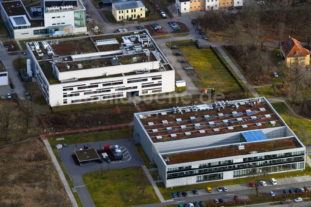 Luftbild Halle (Saale) - Forschungs- Gebäude und Bürokomplex des Fraunhofer-Center für Silizium-Photovoltaik CSP und der Gebäudekomplex der Scil Proteins Production GmbH in Halle (Saale) im Bundesland Sachsen-Anhalt, Deutschland