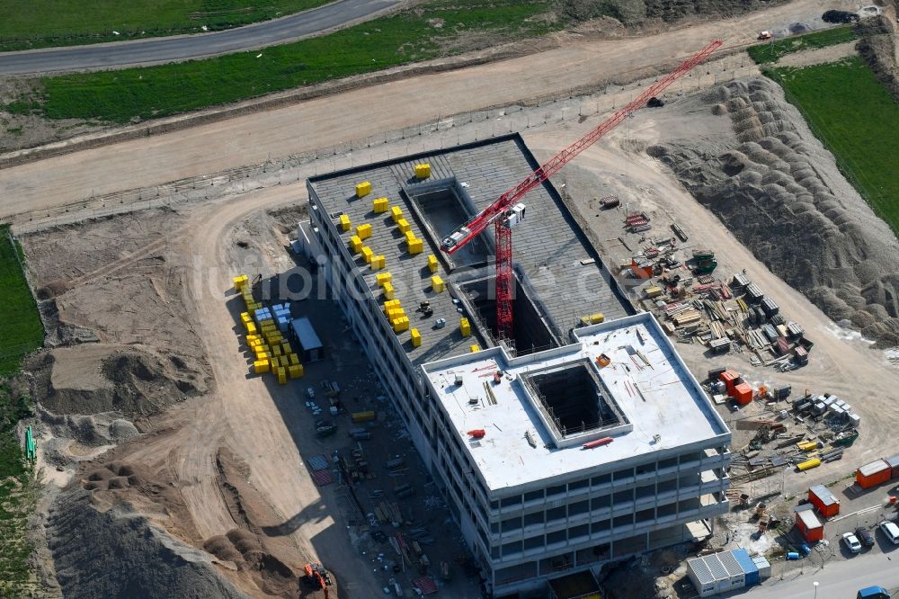 Freiburg im Breisgau von oben - Forschungs- Gebäude und Bürokomplex des Fraunhofer-Institut für Physikalische Messtechnik IPM an der Georges-Köhler-Allee in Freiburg im Breisgau im Bundesland Baden-Württemberg, Deutschland