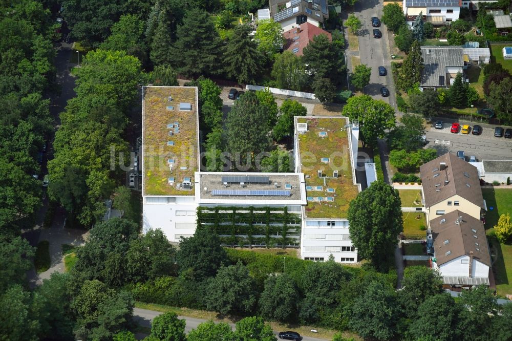 Karlsruhe aus der Vogelperspektive: Forschungs- Gebäude und Bürokomplex des Fraunhofer-Instituts für System- und Innovationsforschung in Karlsruhe im Bundesland Baden-Württemberg, Deutschland