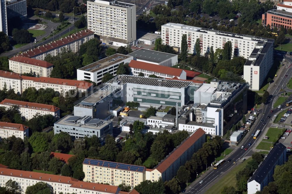 Dresden aus der Vogelperspektive: Forschungs- Gebäude und Bürokomplex GlaxoSmithKline Biologicals NL der SmithKline Beecham Pharma GmbH & Co. KG in Dresden im Bundesland Sachsen