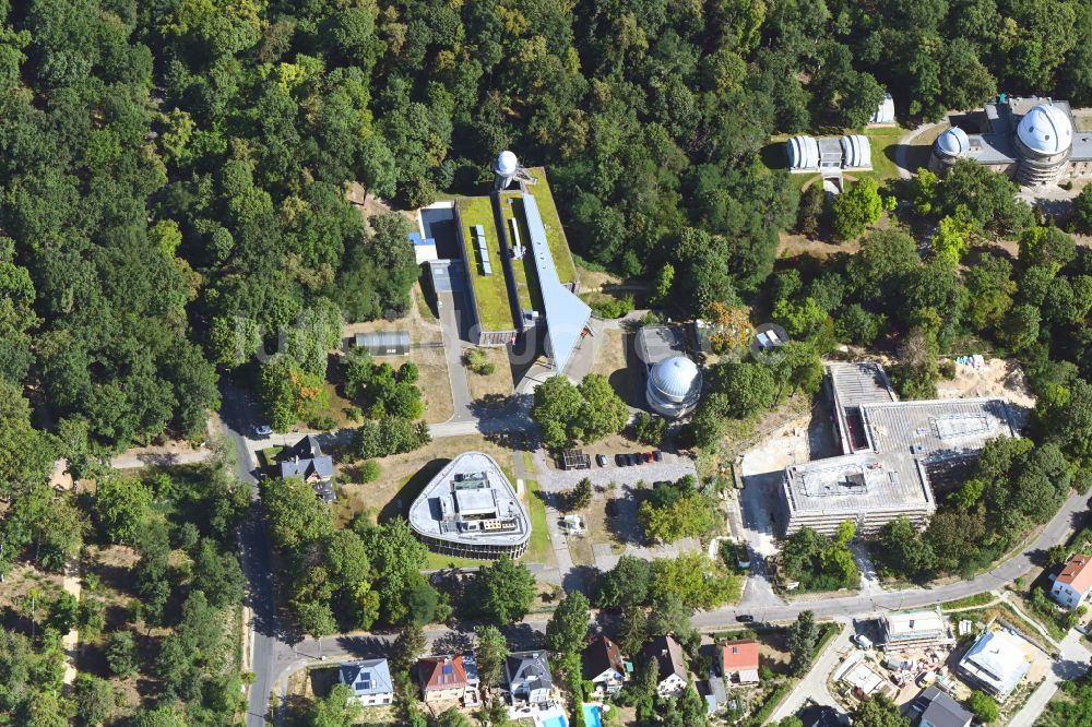 Potsdam aus der Vogelperspektive: Forschungs- Gebäude und Bürokomplex Leibniz-Institut für Astrophysik Potsdam in Potsdam im Bundesland Brandenburg, Deutschland