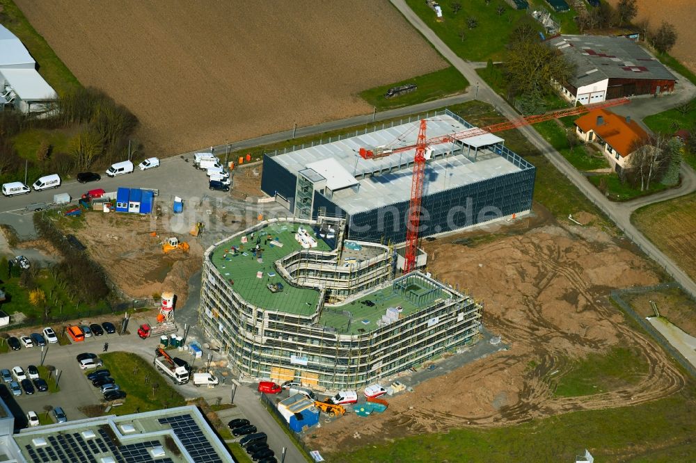 Obersulm aus der Vogelperspektive: Forschungs- Gebäude und Bürokomplex des Technologiezentrum B39 an der Dimbacher Straße - Luizhofen im Ortsteil Willsbach in Obersulm im Bundesland Baden-Württemberg, Deutschland