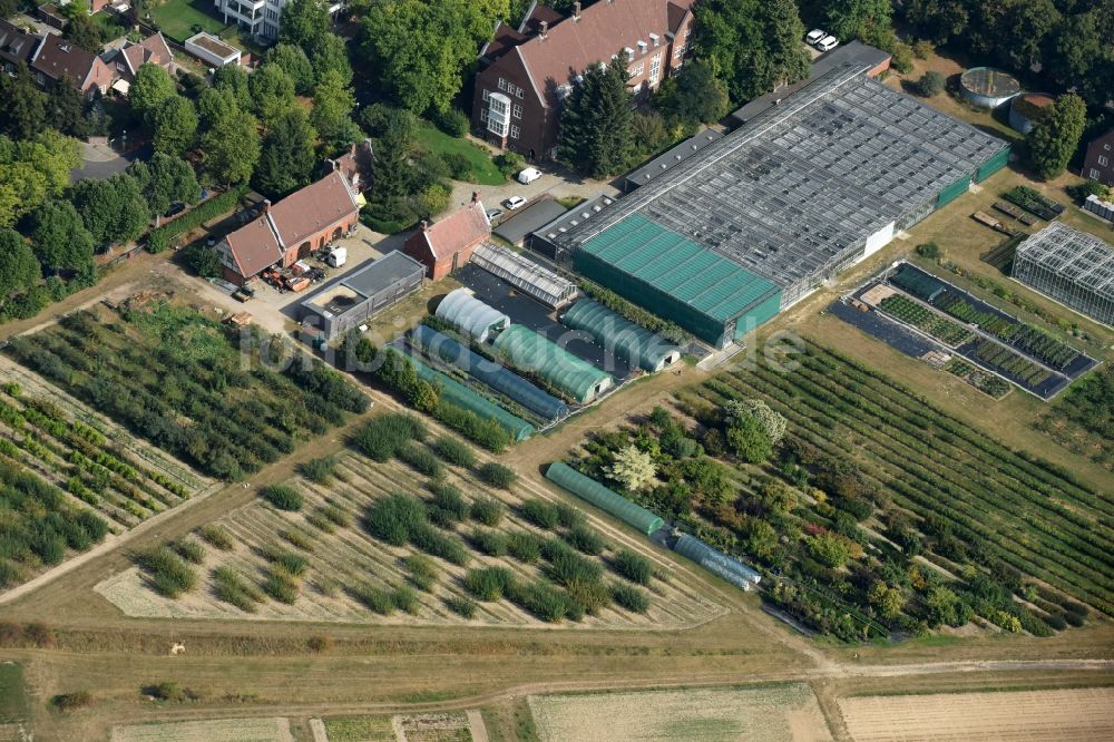 Luftbild Berlin - Forschungs- Gewächshausanlage der Humboldt-Universität in Berlin