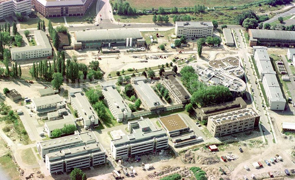 Luftaufnahme Berlin-Adlershof - Forschungs- und Gewerbeentwicklungsgebiet WISTAS in Berlin-Adlershof an der Rudower Chaussee.