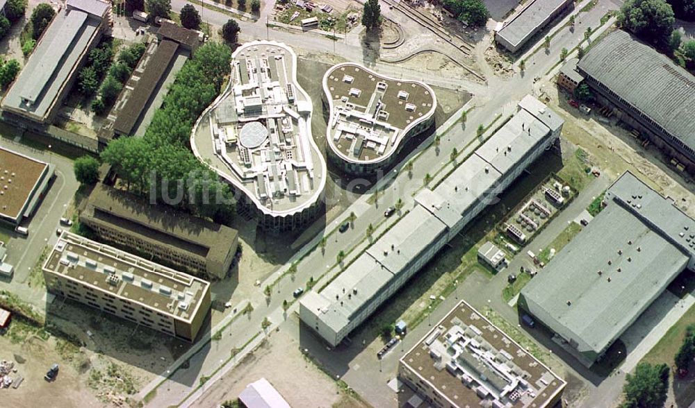 Berlin-Adlershof von oben - Forschungs- und Gewerbeentwicklungsgebiet WISTAS in Berlin-Adlershof an der Rudower Chaussee.