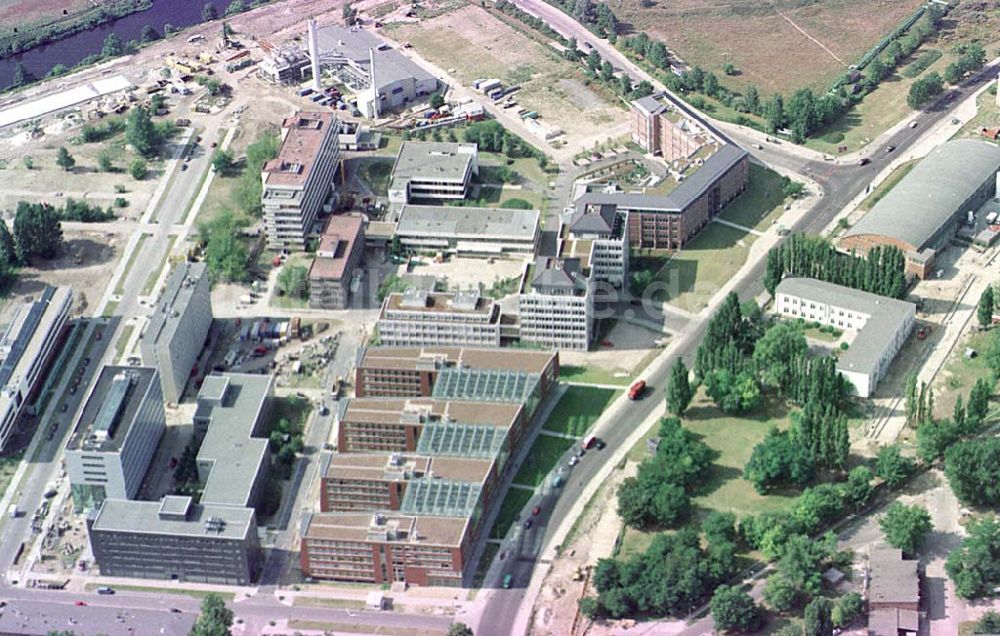 Berlin-Adlershof aus der Vogelperspektive: Forschungs- und Gewerbeentwicklungsgebiet WISTAS in Berlin-Adlershof an der Rudower Chaussee.