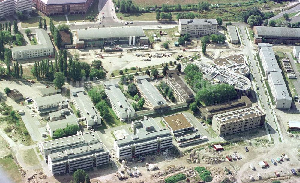 Berlin-Adlershof aus der Vogelperspektive: Forschungs- und Gewerbeentwicklungsgebiet WISTAS in Berlin-Adlershof an der Rudower Chaussee.