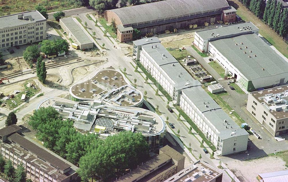 Luftaufnahme Berlin-Adlershof - Forschungs- und Gewerbeentwicklungsgebiet WISTAS in Berlin-Adlershof an der Rudower Chaussee.