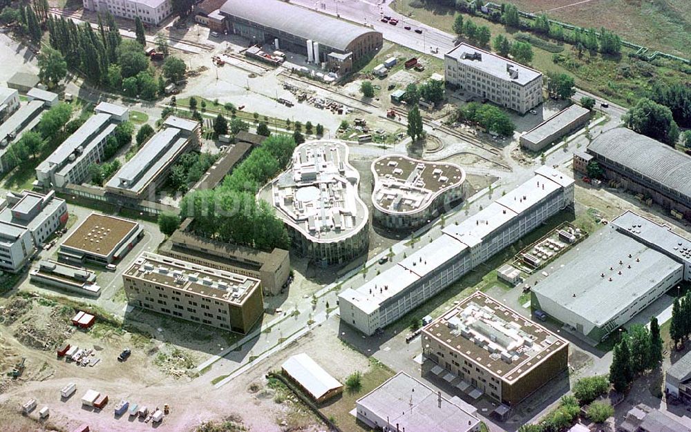 Luftbild Berlin-Adlershof - Forschungs- und Gewerbeentwicklungsgebiet WISTAS in Berlin-Adlershof an der Rudower Chaussee.