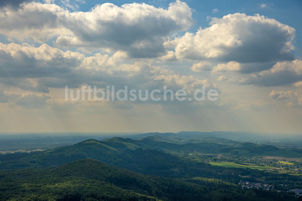 Detmold von oben - Forstgebiete in einem Waldgebiet Teuteburger Wald in Detmold im Bundesland Nordrhein-Westfalen, Deutschland