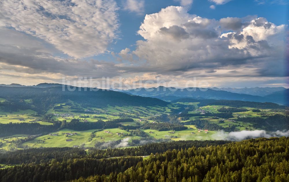 Luftbild Sulzberg - Forstgebiete in einem Waldgebiet mit Wiesenlandschaft in Sulzberg in Vorarlberg, Österreich