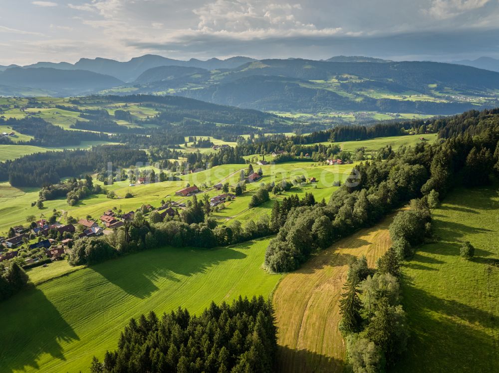 Luftaufnahme Sulzberg - Forstgebiete in einem Waldgebiet mit Wiesenlandschaft in Sulzberg in Vorarlberg, Österreich