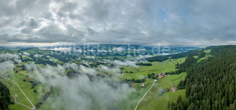 Luftaufnahme Sulzberg - Forstgebiete in einem Waldgebiet mit Wiesenlandschaft in Sulzberg in Vorarlberg, Österreich