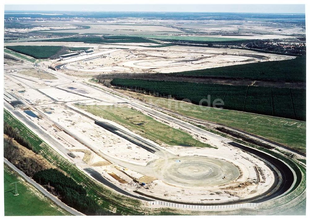 Luftaufnahme Klettwitz bei Schwarzheide / Brandenburg - Fortgeschrittene Baustelle des LAUSITZ-Ringes in Klettwitz an der Autobahn Berlin - Dresden.