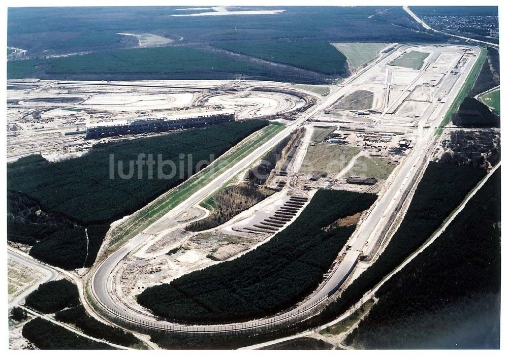 Klettwitz bei Schwarzheide / Brandenburg von oben - Fortgeschrittene Baustelle des LAUSITZ-Ringes in Klettwitz an der Autobahn Berlin - Dresden.