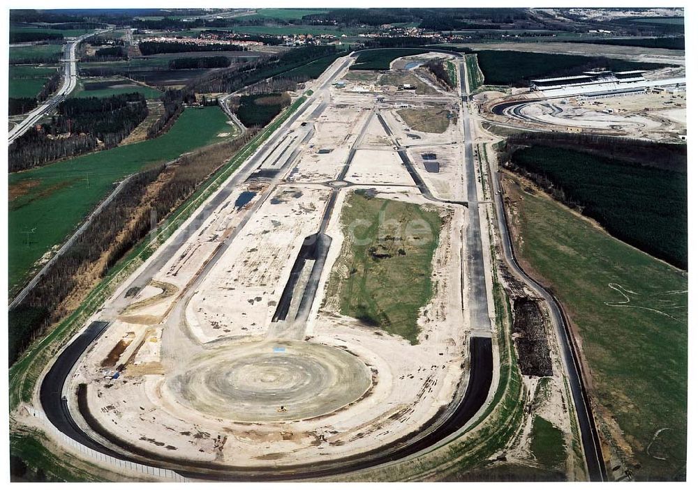 Klettwitz bei Schwarzheide / Brandenburg aus der Vogelperspektive: Fortgeschrittene Baustelle des LAUSITZ-Ringes in Klettwitz an der Autobahn Berlin - Dresden.