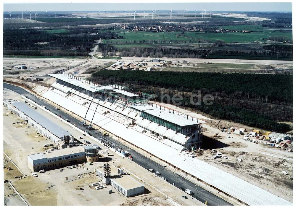 Luftaufnahme Klettwitz bei Schwarzheide / Brandenburg - Fortgeschrittene Baustelle des LAUSITZ-Ringes in Klettwitz an der Autobahn Berlin - Dresden.