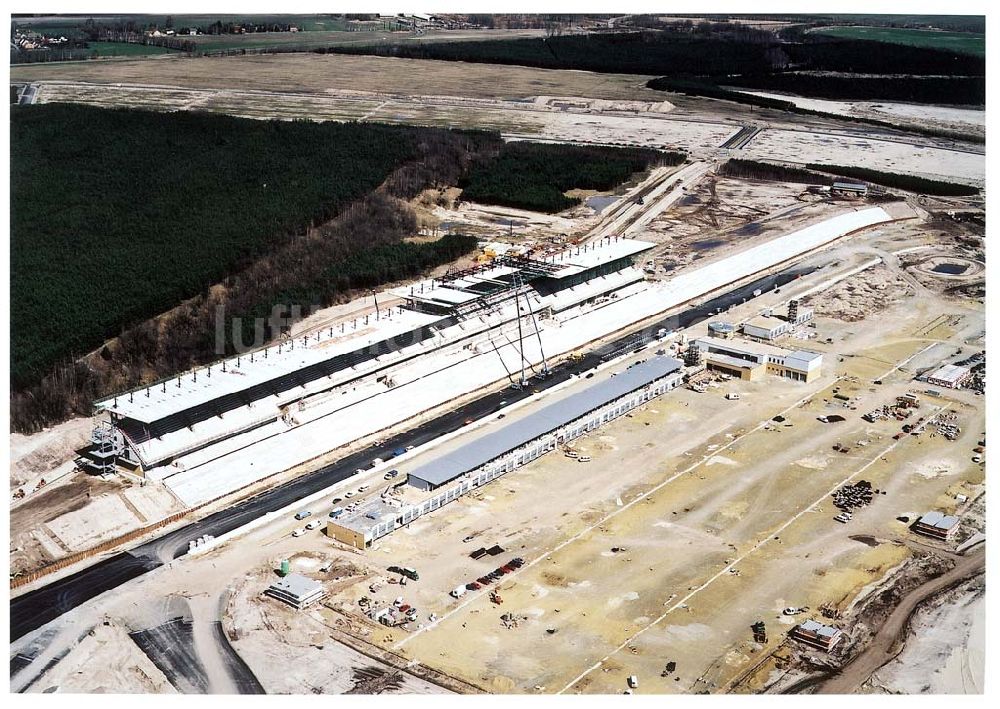 Klettwitz bei Schwarzheide / Brandenburg von oben - Fortgeschrittene Baustelle des LAUSITZ-Ringes in Klettwitz an der Autobahn Berlin - Dresden.