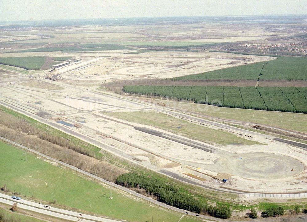 Luftaufnahme Klettwitz bei Schwarzheide / Brandenburg - Fortgeschrittene Baustelle des LAUSITZ-Ringes in Klettwitz an der Autobahn Berlin - Dresden.