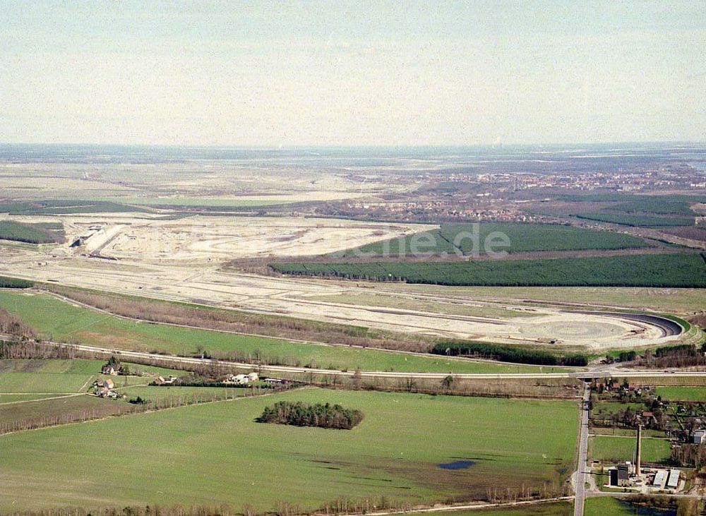 Klettwitz bei Schwarzheide / Brandenburg von oben - Fortgeschrittene Baustelle des LAUSITZ-Ringes in Klettwitz an der Autobahn Berlin - Dresden.