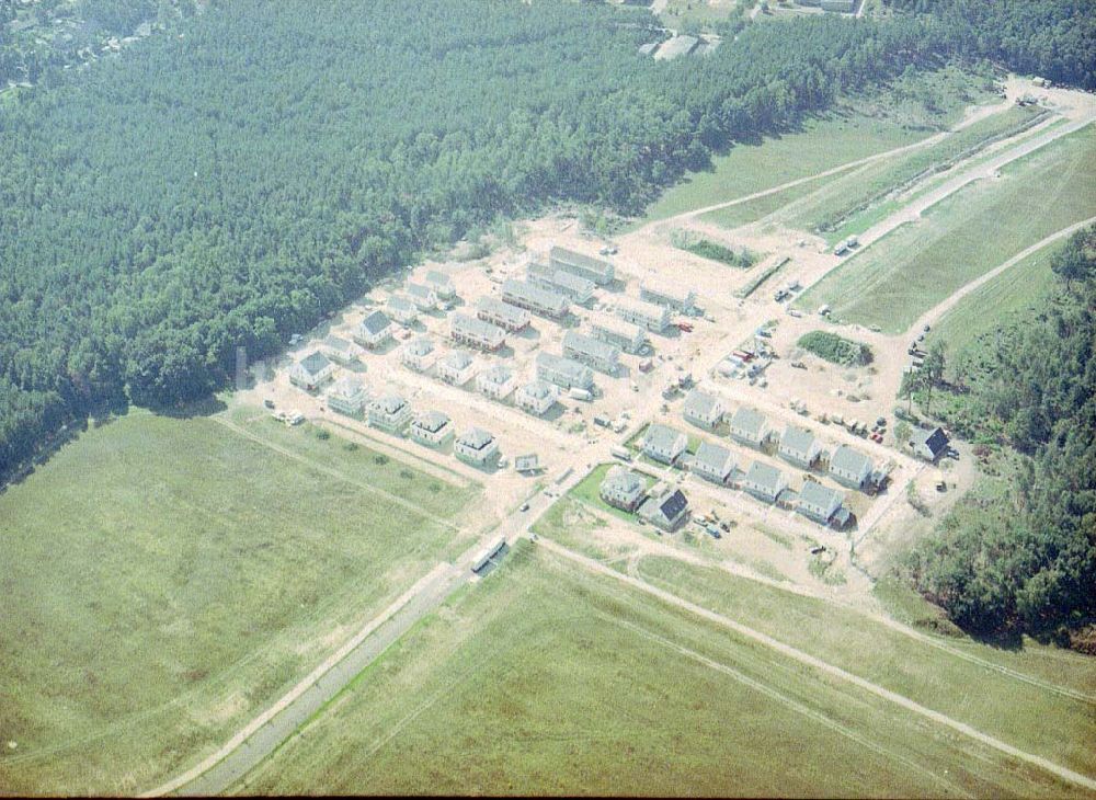 Ahrensdorf bei Ludwigsfelde / BRB von oben - Fortgeschrittenen Wohnsiedlungsbau der Bayerischen Hausbau GmbH in Ahrensdorf bei Ludwigsfelde in Brandenburg.