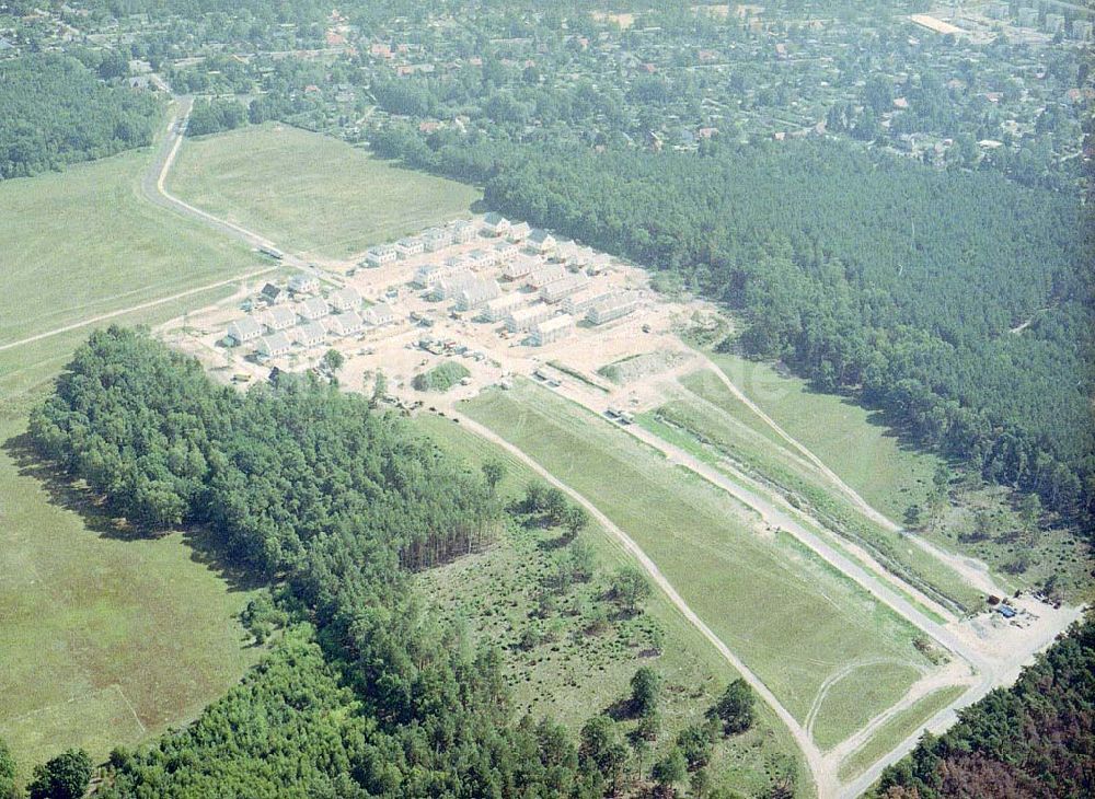 Ahrensdorf bei Ludwigsfelde / BRB aus der Vogelperspektive: Fortgeschrittenen Wohnsiedlungsbau der Bayerischen Hausbau GmbH in Ahrensdorf bei Ludwigsfelde in Brandenburg.