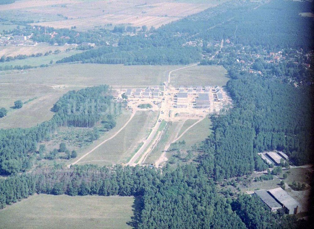 Ahrensdorf bei Ludwigsfelde / BRB aus der Vogelperspektive: Fortgeschrittenen Wohnsiedlungsbau der Bayerischen Hausbau GmbH in Ahrensdorf bei Ludwigsfelde in Brandenburg.