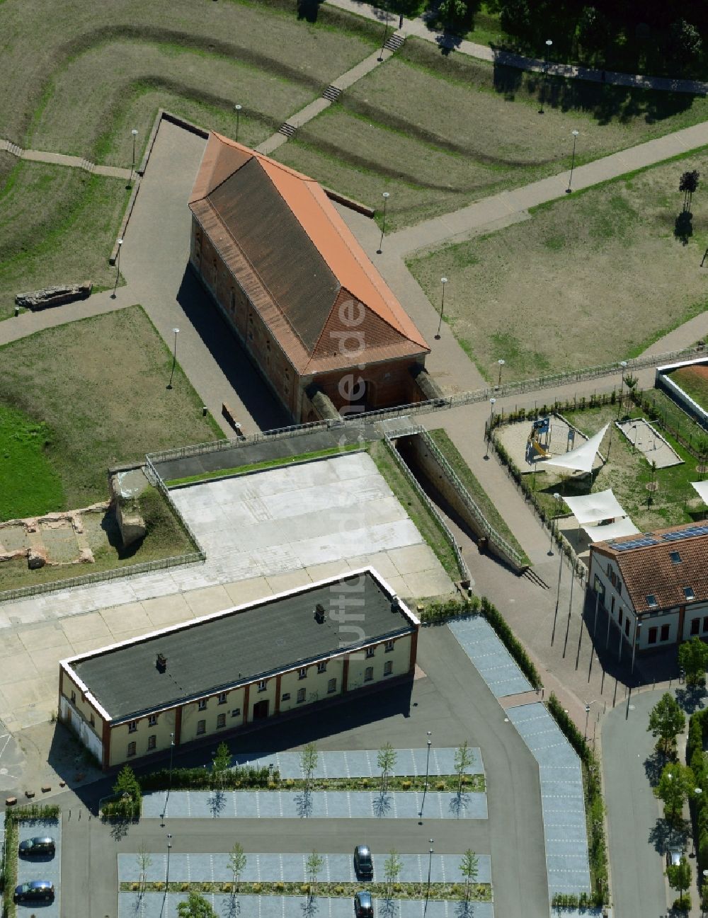 Germersheim aus der Vogelperspektive: Fragmente der Festungsanlage in Germersheim im Bundesland Rheinland-Pfalz