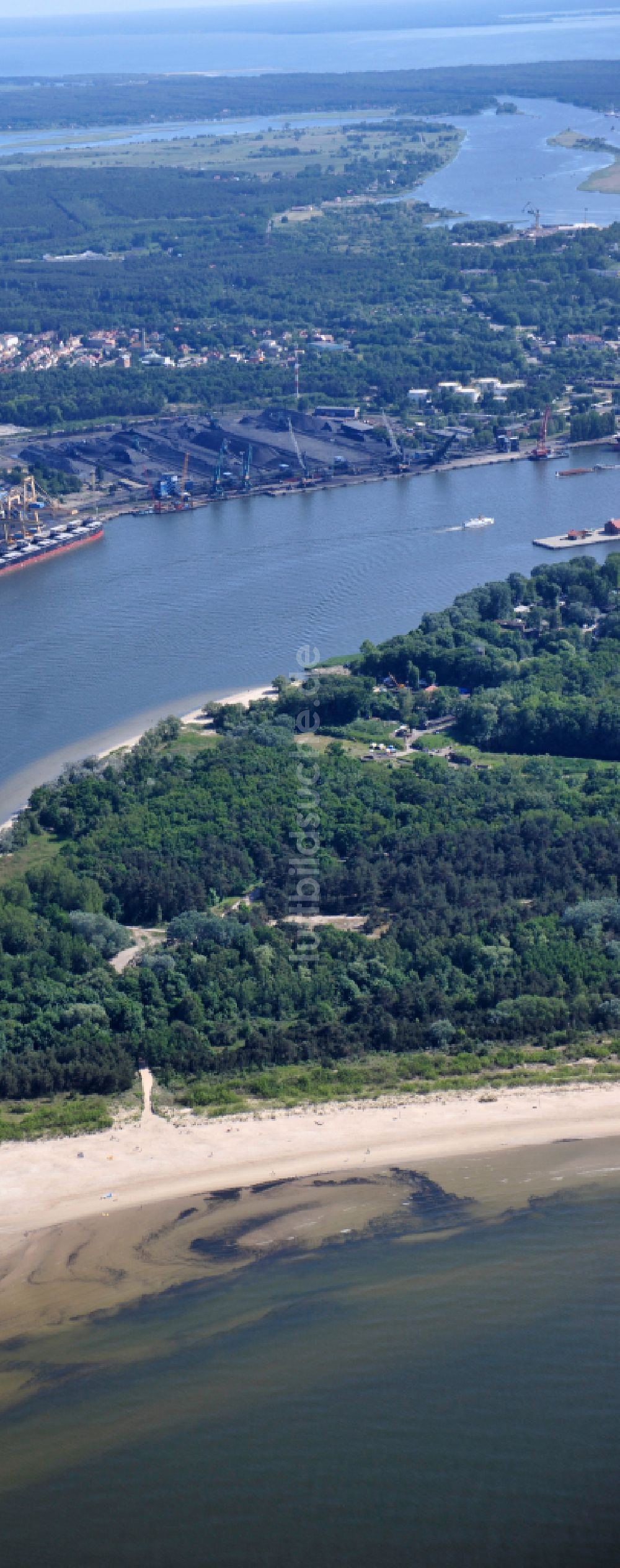 Swinemünde aus der Vogelperspektive: Fragmente der Festungsanlage Westbatterie in Swinemünde in Woiwodschaft Westpommern, Polen