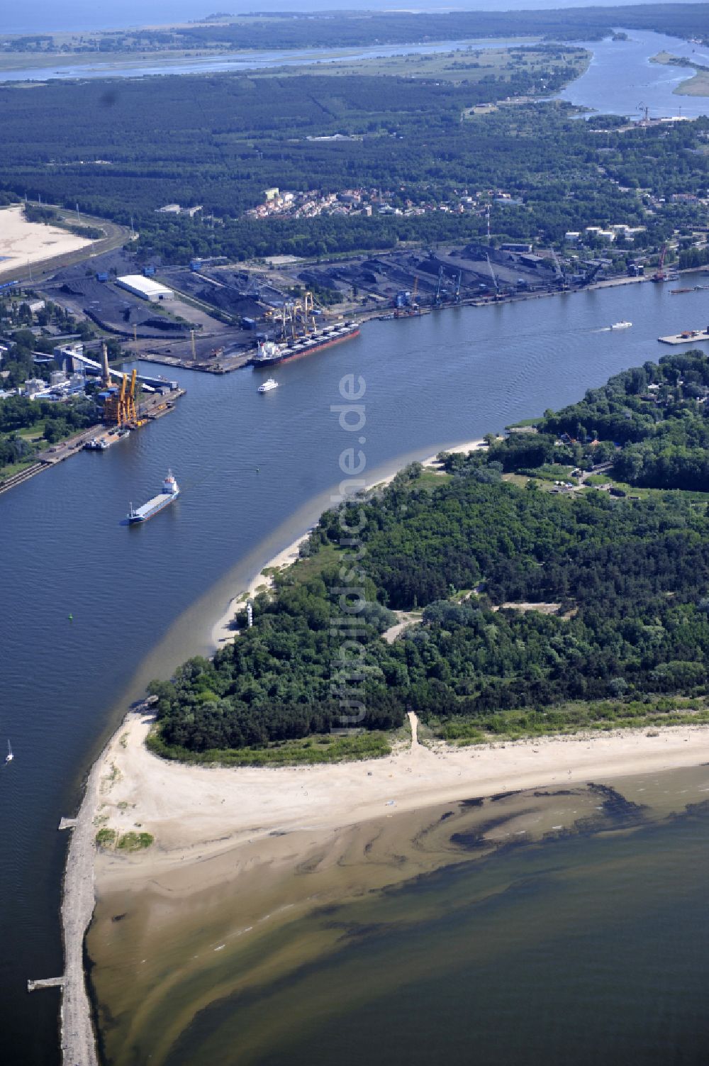 Luftbild Swinemünde - Fragmente der Festungsanlage Westbatterie in Swinemünde in Woiwodschaft Westpommern, Polen