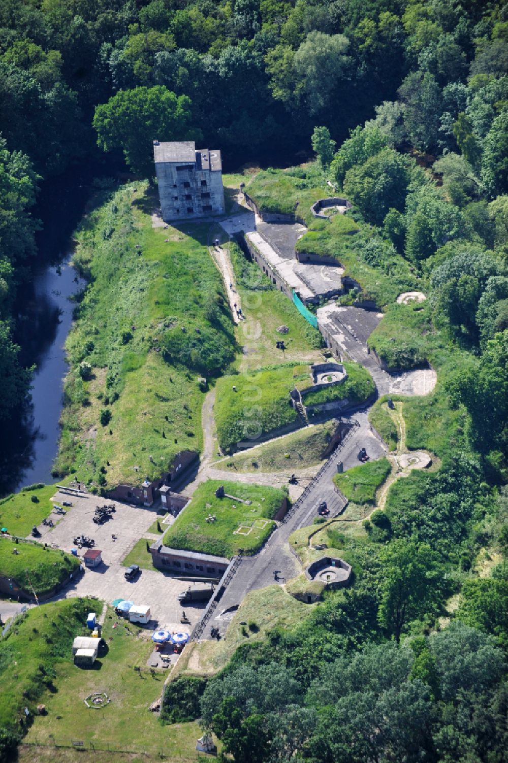 Swinemünde aus der Vogelperspektive: Fragmente der Festungsanlage Westbatterie in Swinemünde in Woiwodschaft Westpommern, Polen