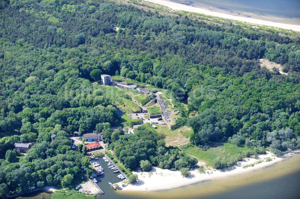 Swinemünde von oben - Fragmente der Festungsanlage Westbatterie in Swinemünde in Woiwodschaft Westpommern, Polen