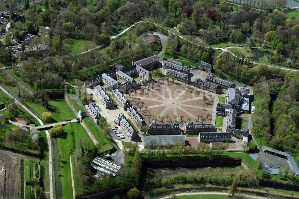 Lille aus der Vogelperspektive: Fragmente der Festungsanlage Zitadelle von Lille Avenue du am regiment in Lille in Nord-Pas-de-Calais Picardie, Frankreich