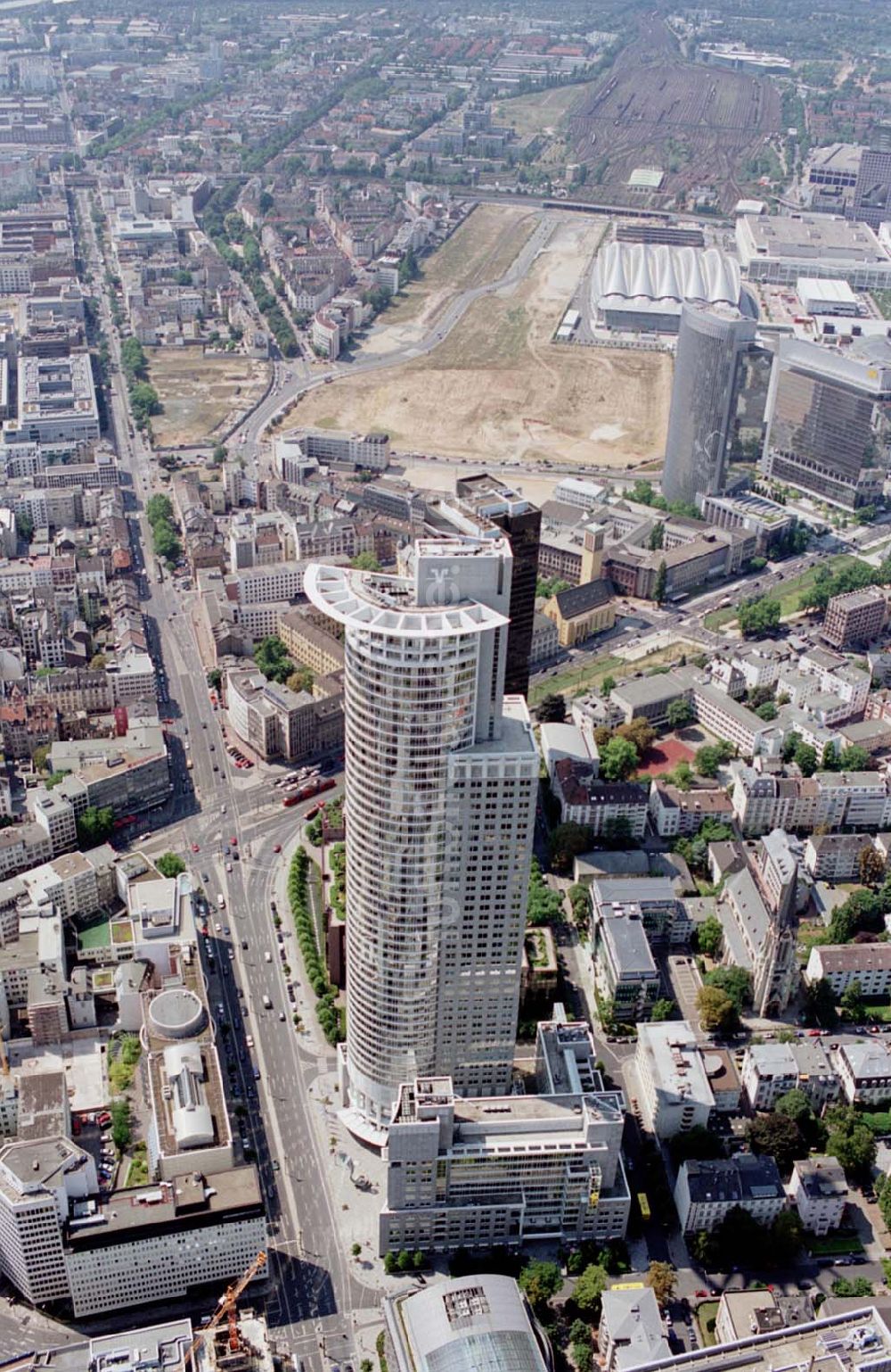 Luftaufnahme FRANKFURT am Main - Frankfurt am Main / Hessen Blick auf das Bankenviertel und den Güterbahnhof in Frankfurt am Main - Planungsfläche für das Europa-Viertel 01