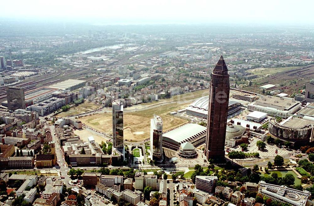 FRANKFURT am Main aus der Vogelperspektive: Frankfurt am Main / Hessen Blick auf das Bankenviertel und den Güterbahnhof in Frankfurt am Main - Planungsfläche für das Europa-Viertel 01