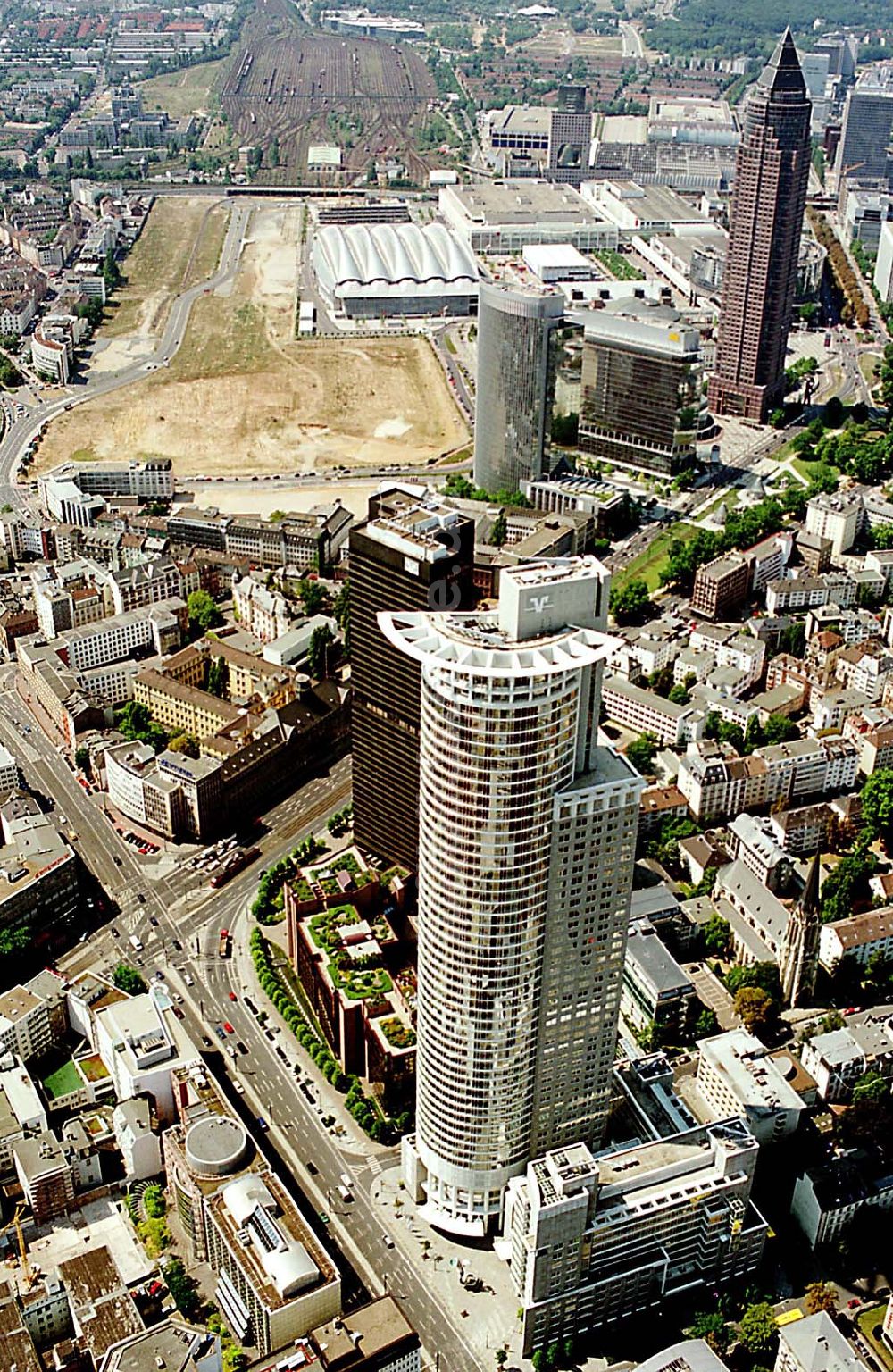 Luftaufnahme FRANKFURT am Main - Frankfurt am Main / Hessen Blick auf das Bankenviertel und den Güterbahnhof in Frankfurt am Main - Planungsfläche für das Europa-Viertel 01