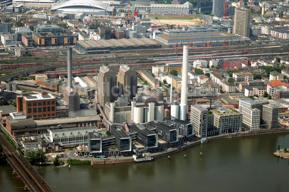 Frankfurt am Main von oben - Frankfurter Heizkraftwerk West am Mainufer des Westhafens