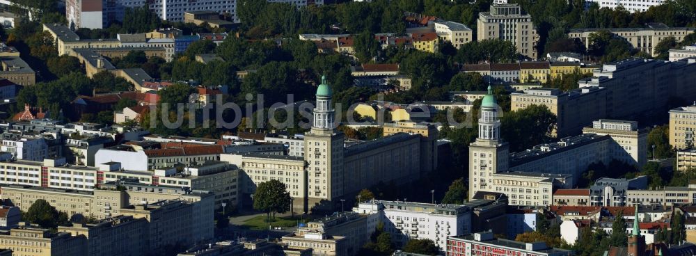 Berlin Lichtenberg aus der Vogelperspektive: Frankfurter Tor an der Frankfurter Allee in Berlin - Friedrichshain