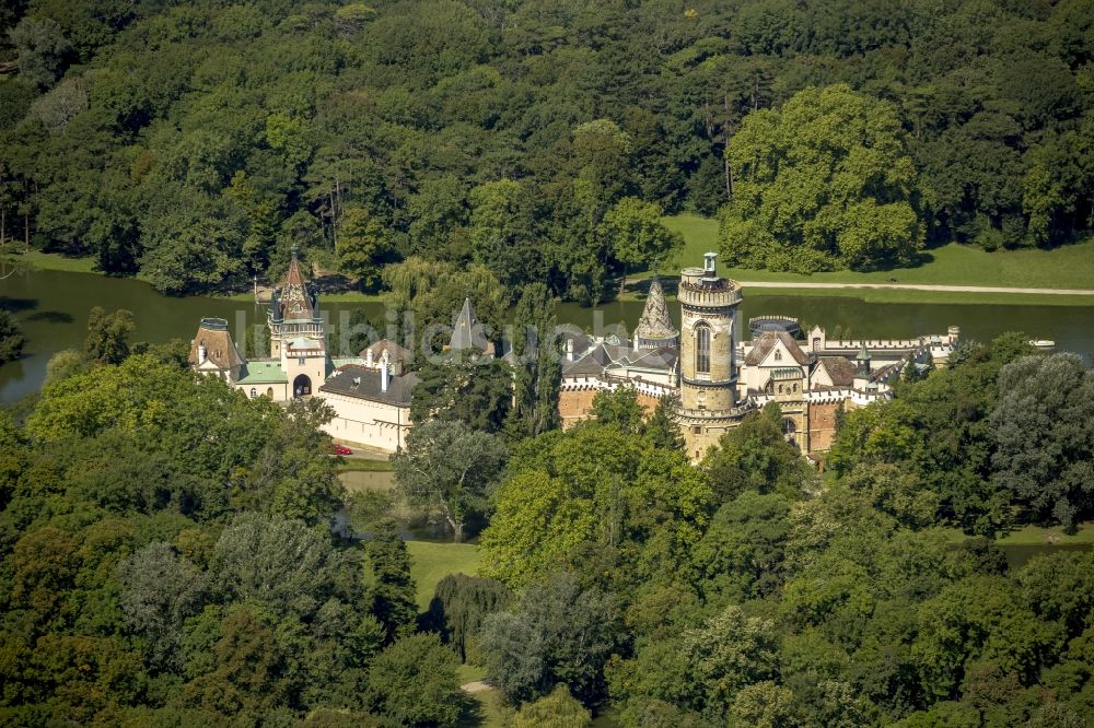 Luftaufnahme Laxenburg - Franzensburg bei Laxenburg im Bundesland Niederösterreich in Österreich