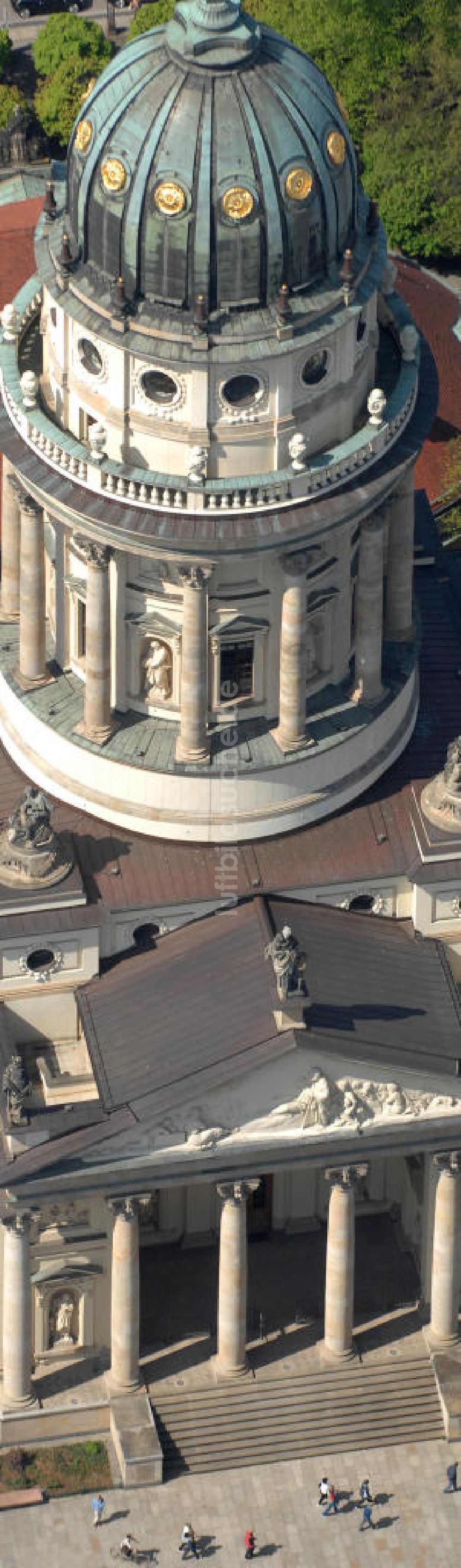 Luftbild Berlin - Französischer Dom am Gendarmenmarkt in Berlin-Mitte