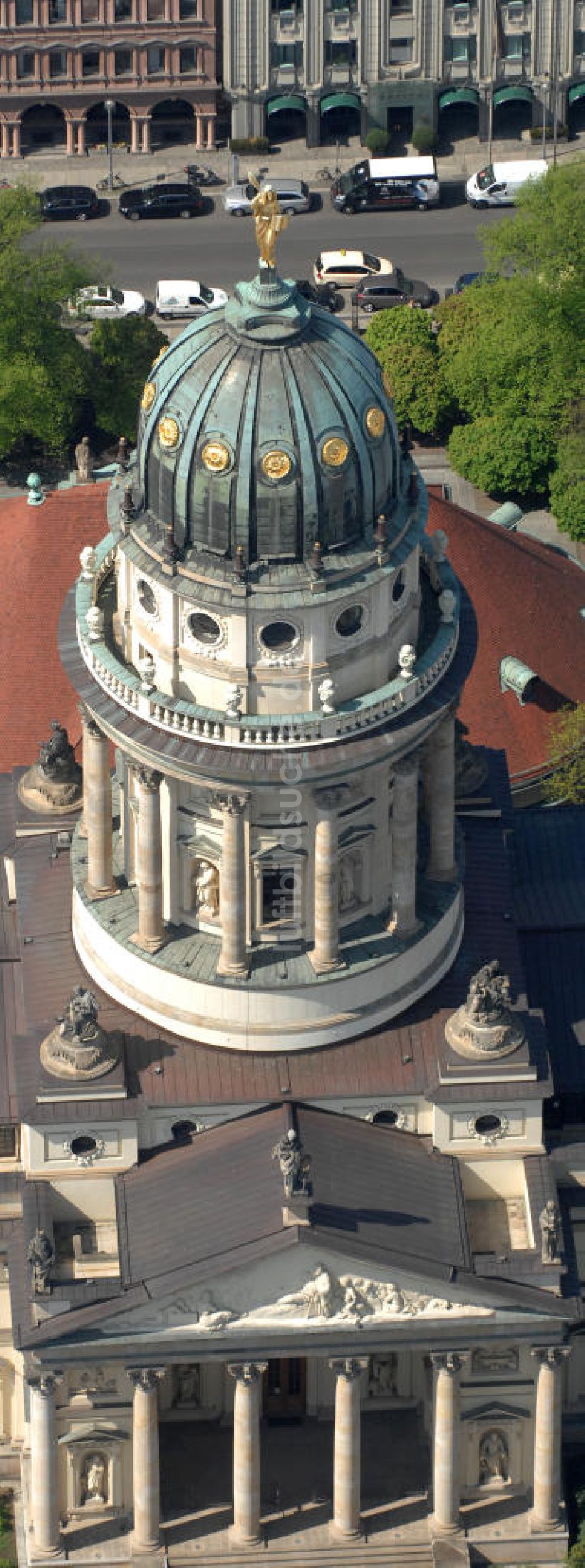 Berlin von oben - Französischer Dom am Gendarmenmarkt in Berlin-Mitte