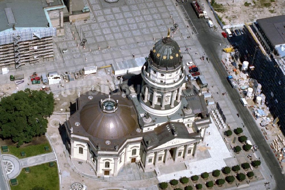 Luftbild Berlin Mitte - Französischer Dom am Gendarmenmarkt nach vollendeter Rekonstruktion in Berlin - Mitte