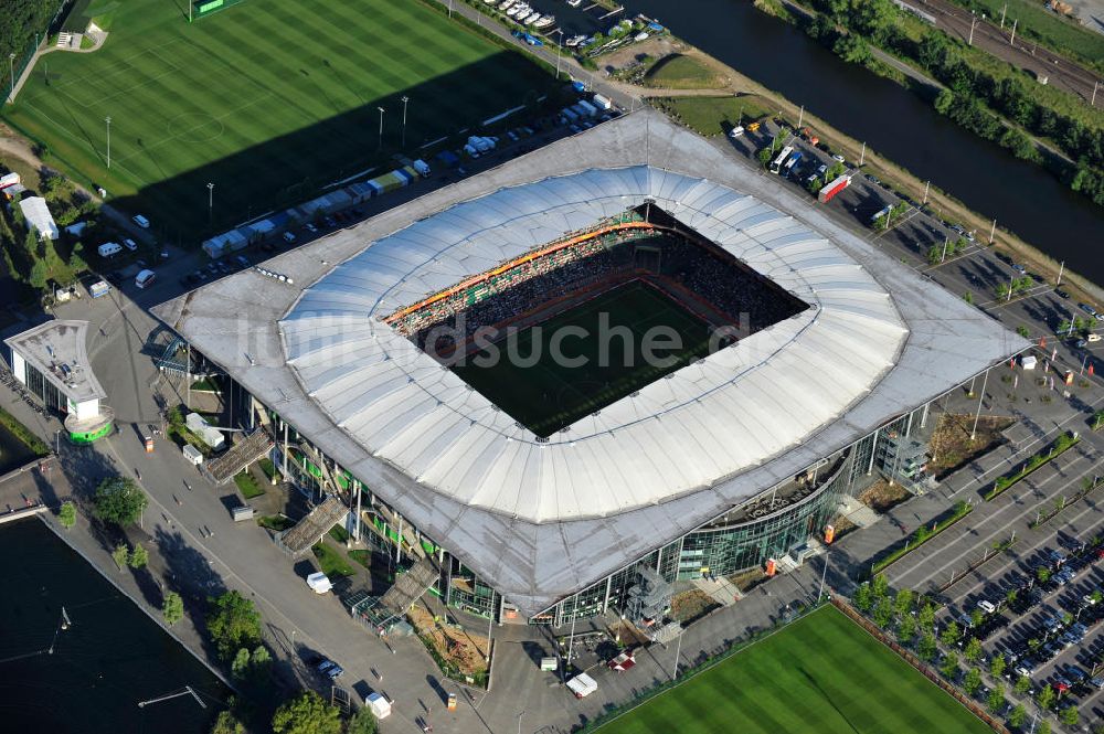 Wolfsburg von oben - Frauen WM-Stadion Volkswagen Arena bzw. Arena im Allerpark Wolfsburg