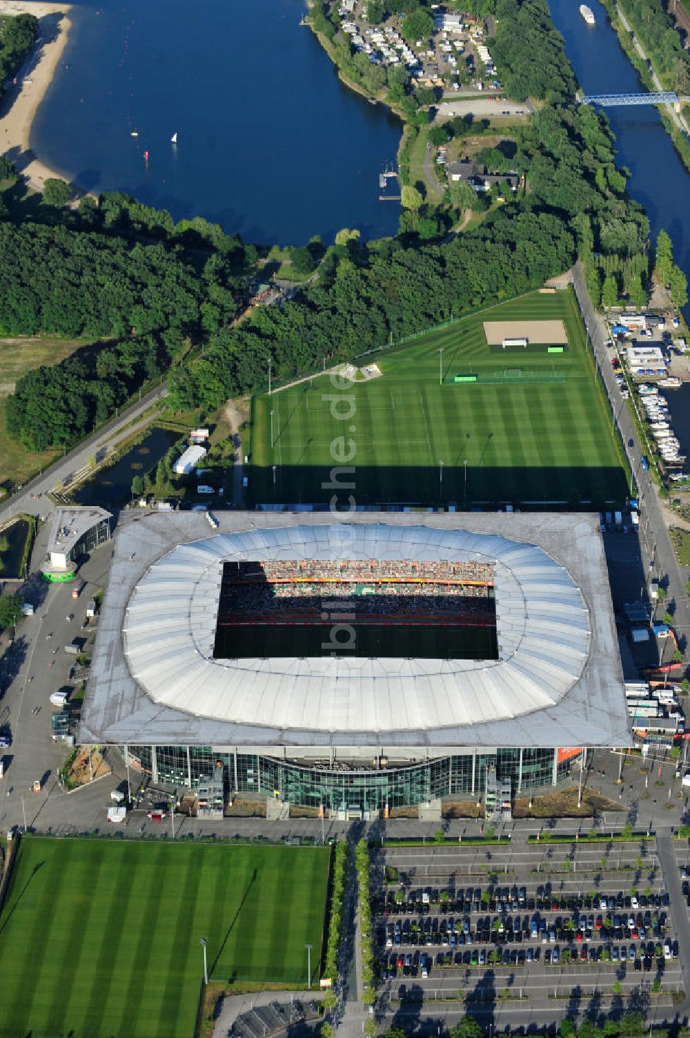 Luftbild Wolfsburg - Frauen WM-Stadion Volkswagen Arena bzw. Arena im Allerpark Wolfsburg