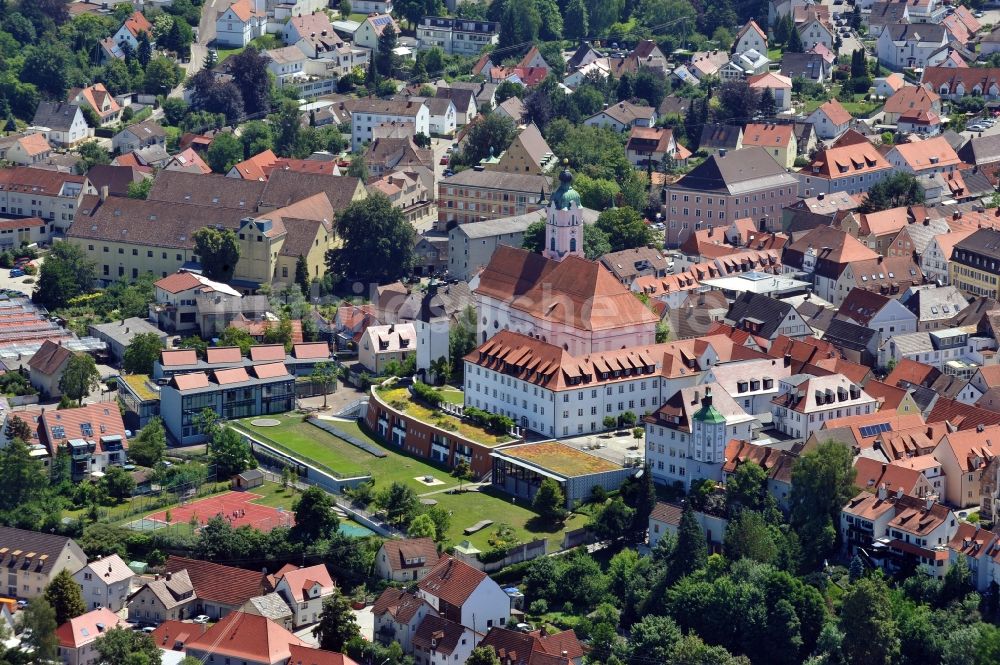 Günzburg von oben - Frauenkirche Günzburg im Bundesland Bayern