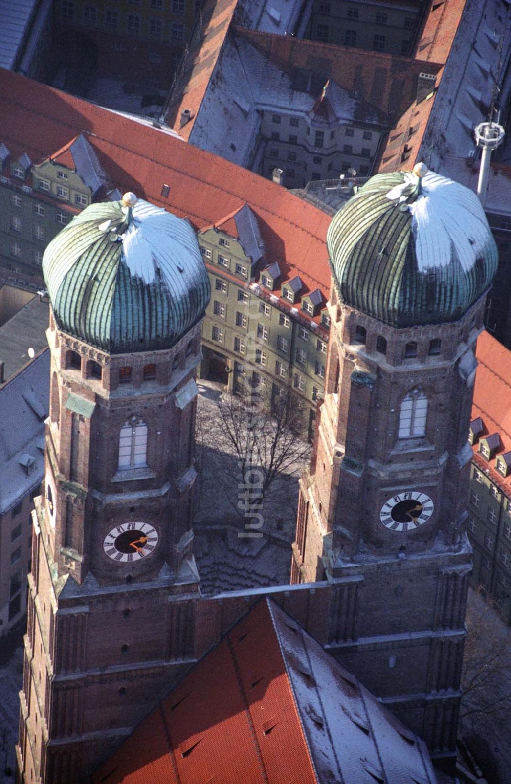 München / Bayern von oben - Frauenkirche - München