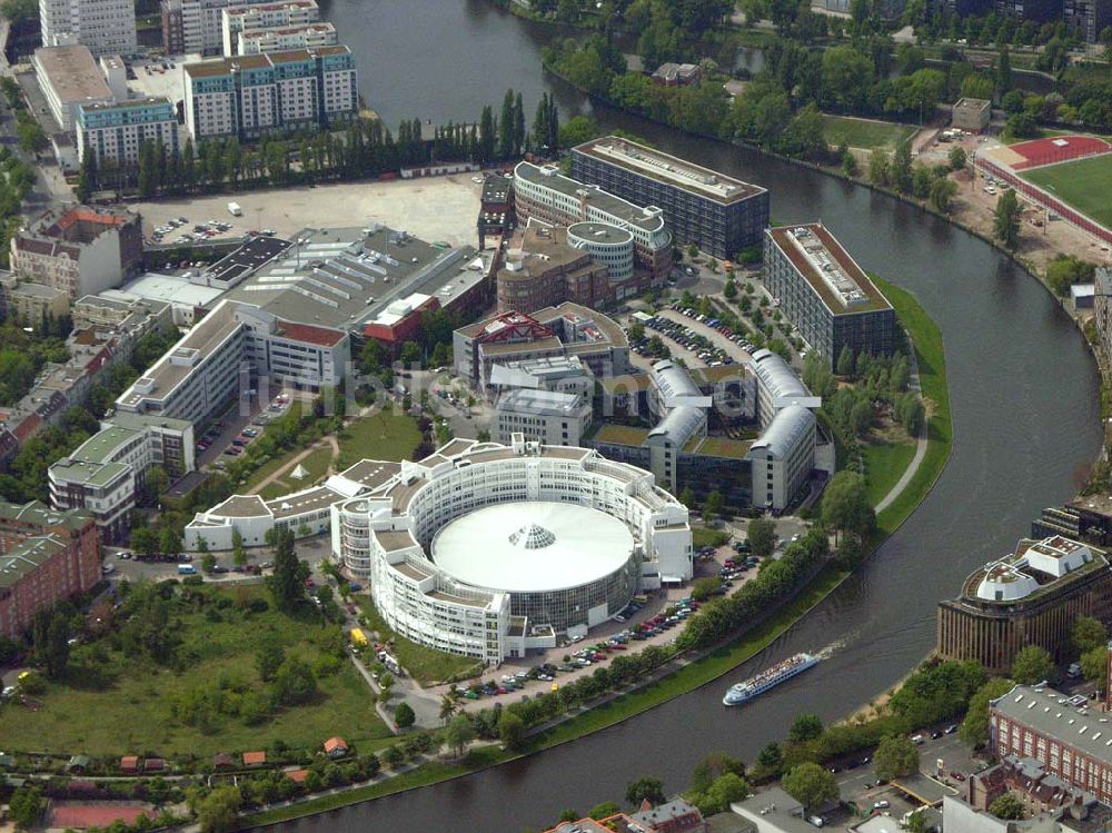 Berlin aus der Vogelperspektive: Fraunhofer Forschungszentrum Moabit an der Spree