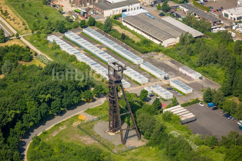 Bochum von oben - Förderanlagen und Bergbau- Schacht- Anlagen am Förderturm Alter Förderturm Zeche Holland an der Emil-Weitz-Straße in Bochum im Bundesland Nordrhein-Westfalen - NRW, Deutschland